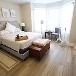 Cozy Modern 3 Bedroom Home In West Philly